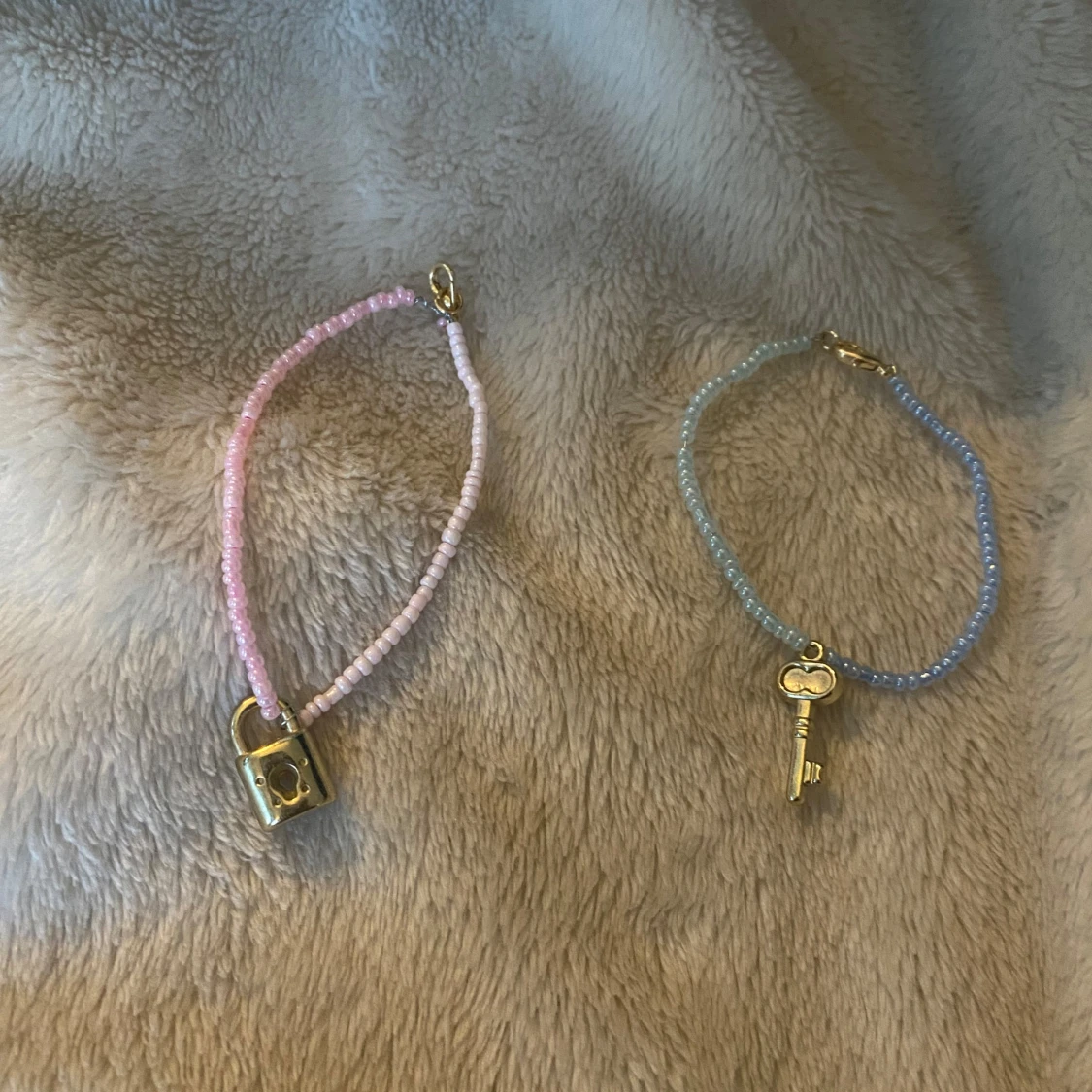 Säljer dem i KIT!Säljer dem här fina bästis arm banden strl S🎀🩵 - 93