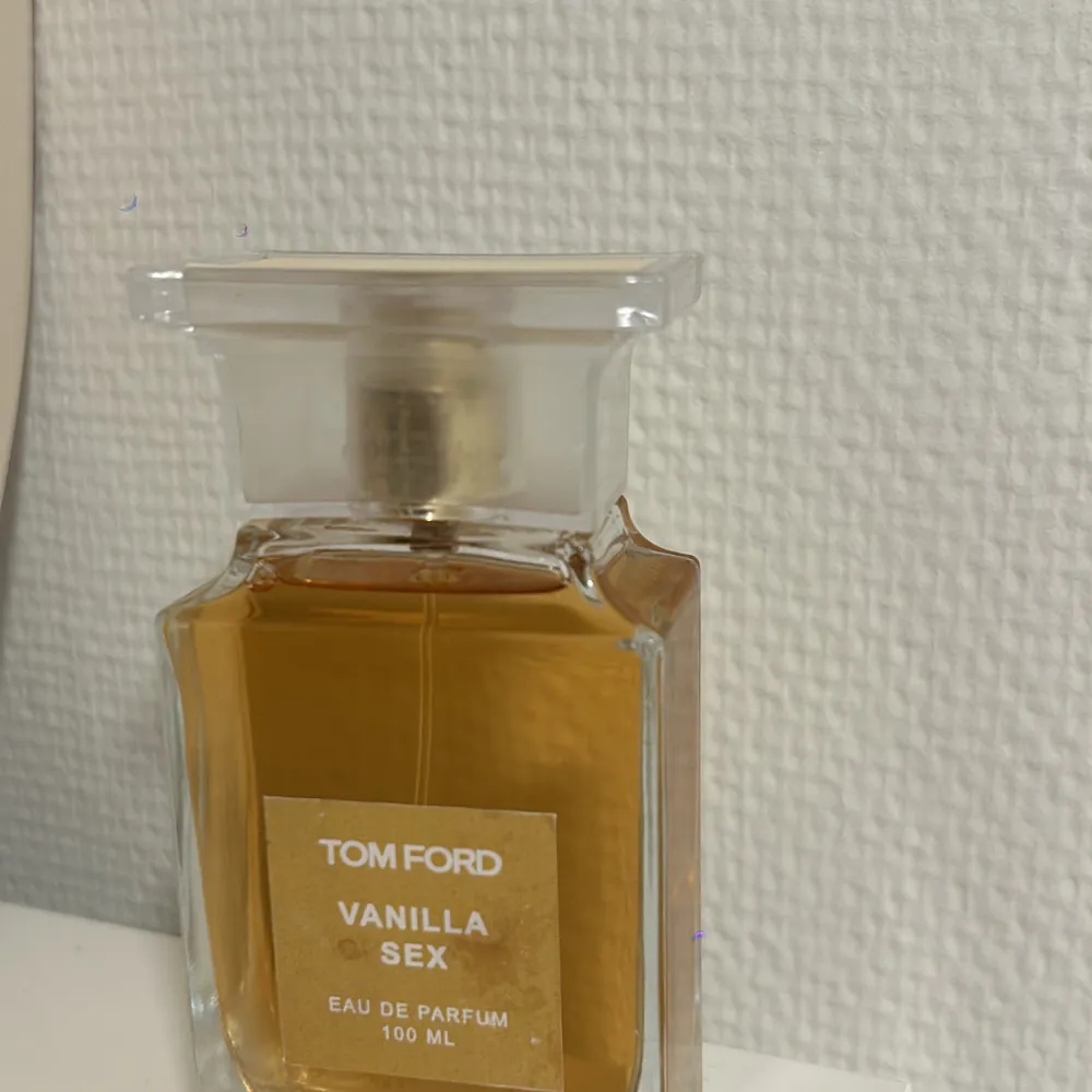 Tom Fords kända vanilja sex som doftar som en varm socker bulle men en tydlig lukt av vanilj. 600. Skönhet.