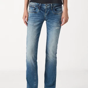 asnygga LTB bootcut jeans - Snygga trendiga blå jeans från LTB medslitningar. Storlek 27/30. köptes i början av september men nästintill nya, har ej använt köptes för 1000💕skriv för fler egna bilder.💞 