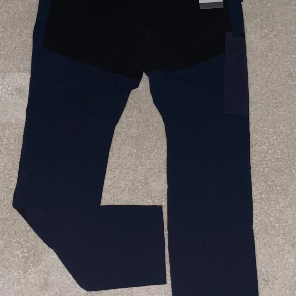 Mörkblå byxor från Haglöfs - 1
