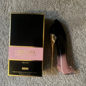 Good Girl Blush Elixir Eau de Parfum från Carolina Herrera - Säljer pga att jag redan har en main doft men den luktar extremt gott, den har testats en till två gånger men annars helt ny i lådan 🩷