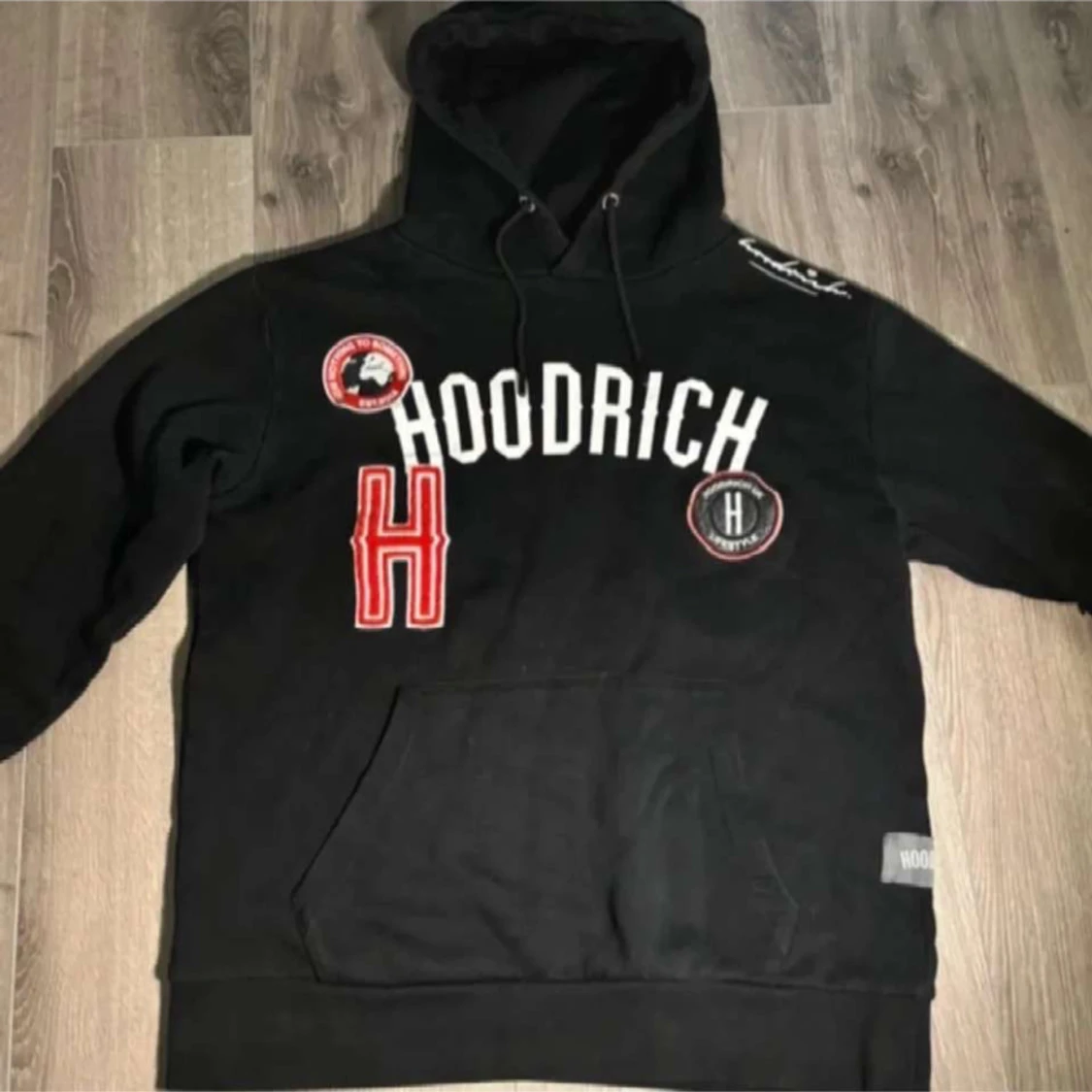Svart hoodie från Hoodrich
