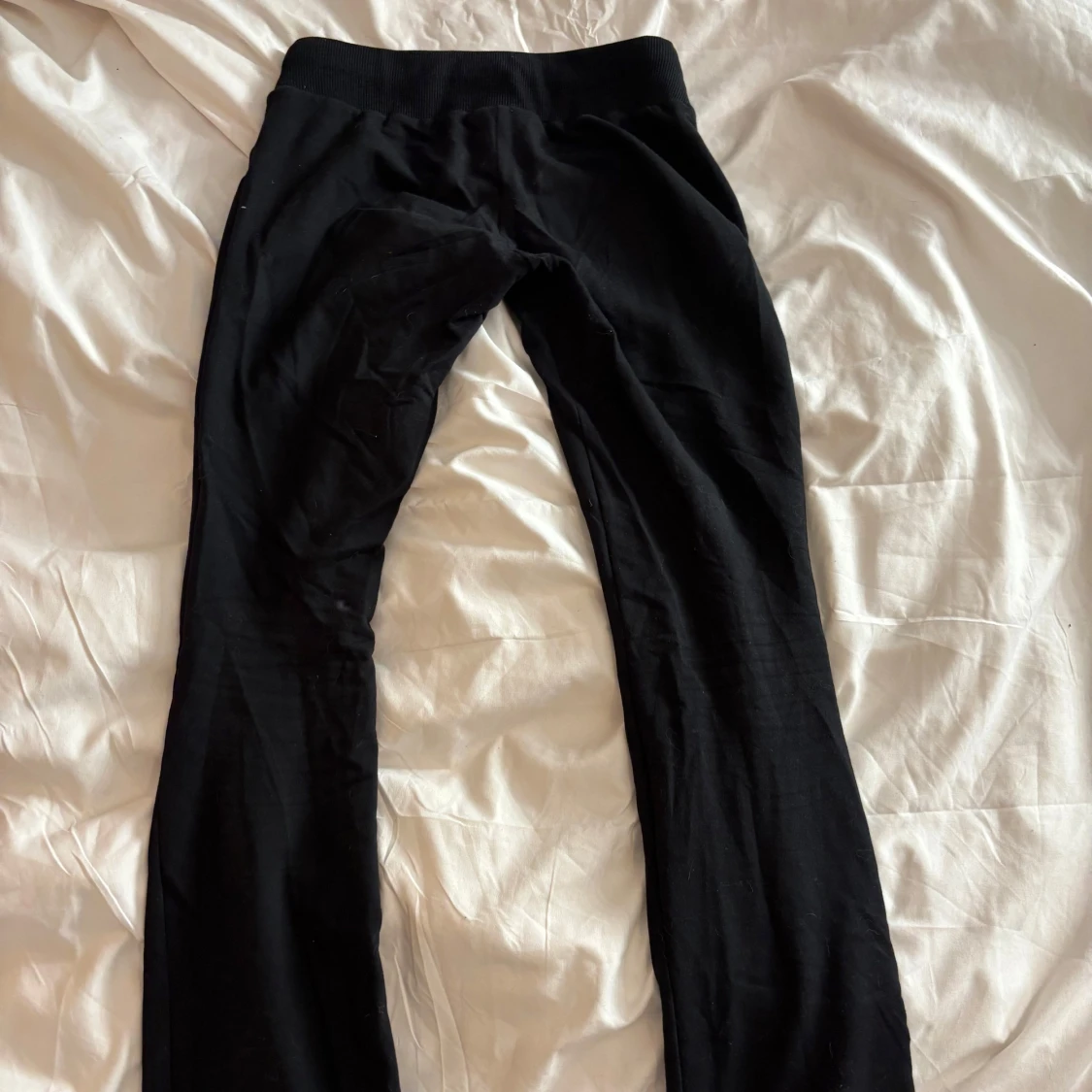 Svarta mjukis byxor från Nelly - 1