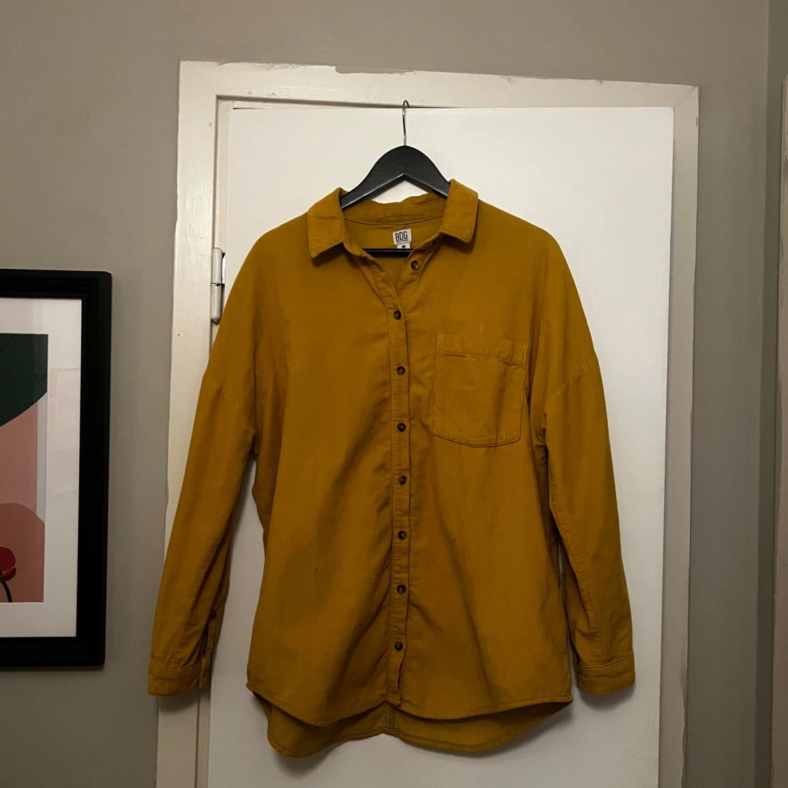 Senapsgul skjorta från BDG