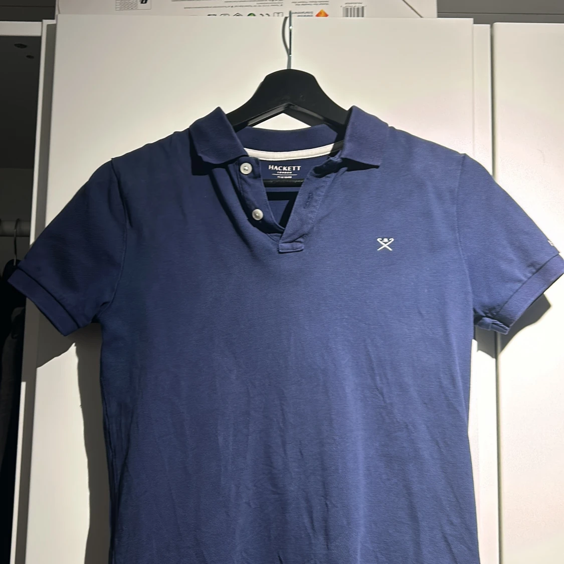 Blå pikétröja från Hackett