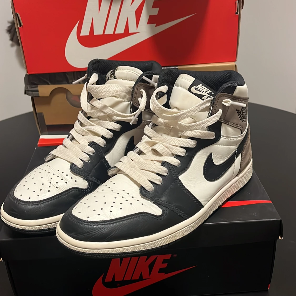 Air Jordan 1 Retro High OG Mocha - 93