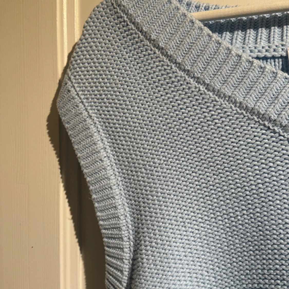 Ljusblå stickad väst från Lindex - 1