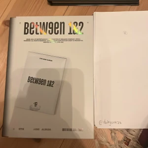 Twice Between 1&2 kpop album - Twice album Between 1&2, alla inclusions medföljer samt preorder kort!✨120kr, frakt tillkommer. (Skriv för fler bilder eller info om vilka pc:s som medföljer!)