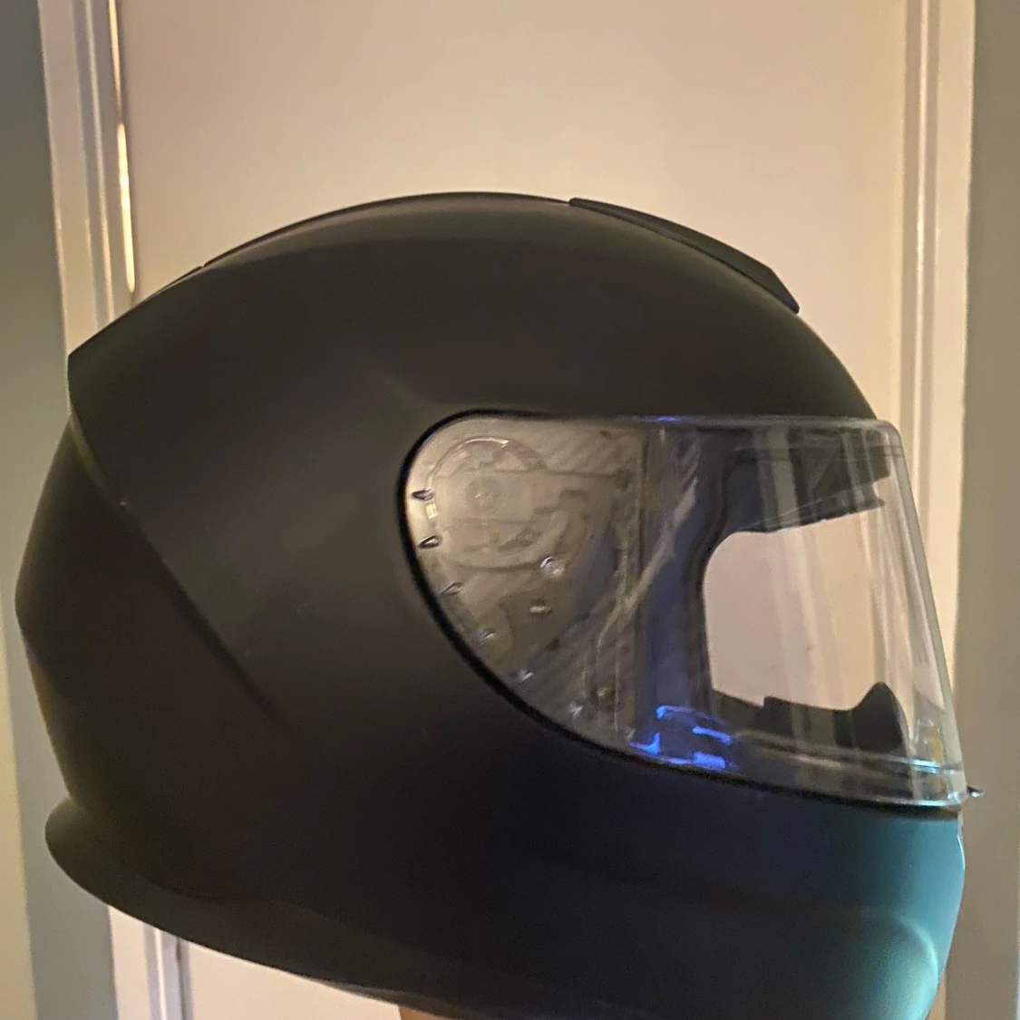 Svart hjälm från BNO - 1