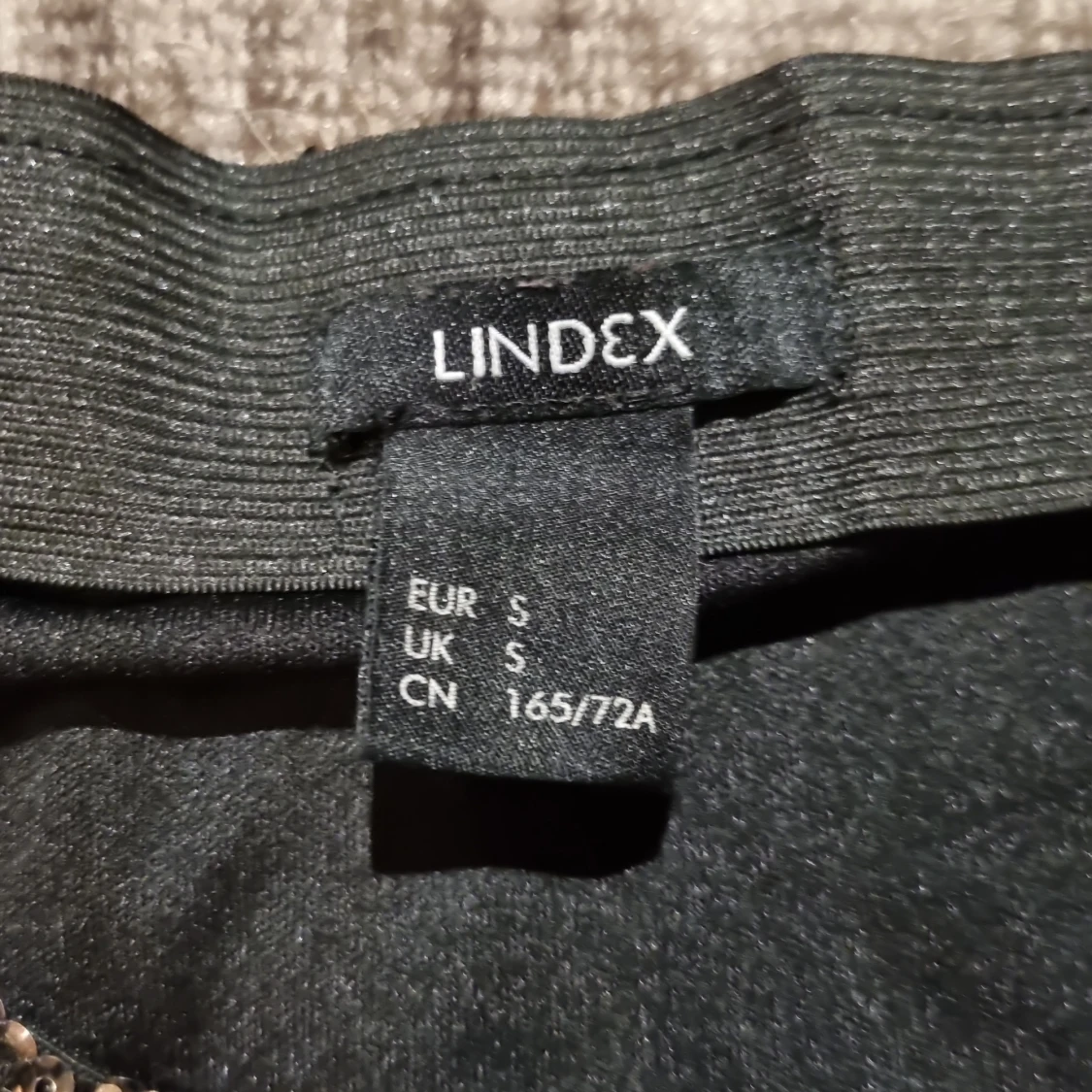 Glittrig kjol från Lindex - 1