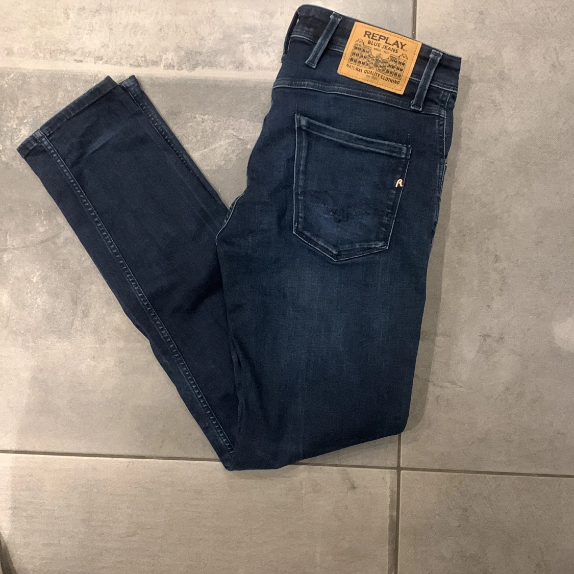 Mörkblå jeans från Replay - 1