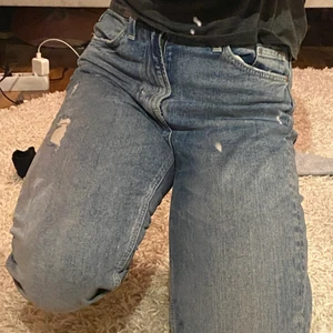 Jeans - Högmidjade jeans💙💙 frakt tillkommer på 79kr🥰
