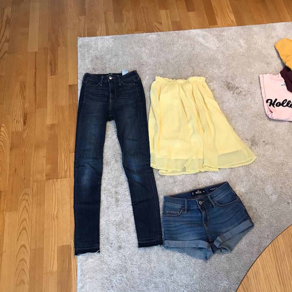 8 plagg i fint skick som jag säljer i ett klädpaket, då de inte kommer till anspänning🥰innehåller kläder från bland annat Hollister, ginatricot och H&M. Tveka inte, meddela mig gärna vid frågor eller fler bilder💞frakt tillkommer om man inte vill hämta i Täby. . Tröjor & Koftor.