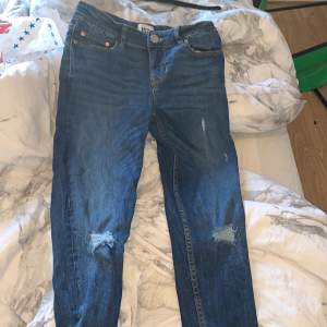 Skinny jeans från lager 157 som är kort kortmidjade från naveln inte använt eftersom gillar nte kortmidjade