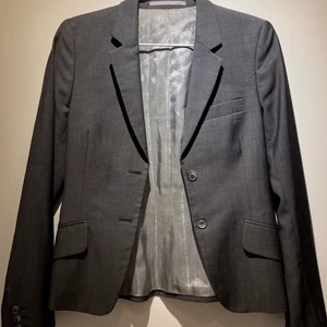 Tiger of Sweden kavaj - En kavaj i fint skick som är sparsamt använd.