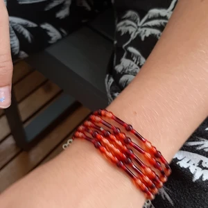 Ett orange armband - Det är super snyggt orange armband till salu 
