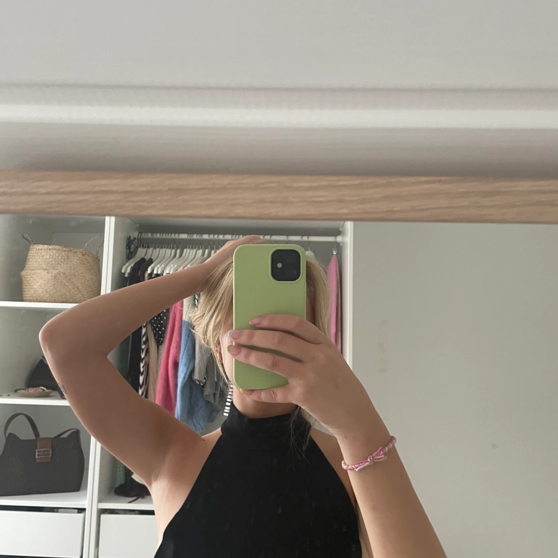 Svart linne med hög krage - 90