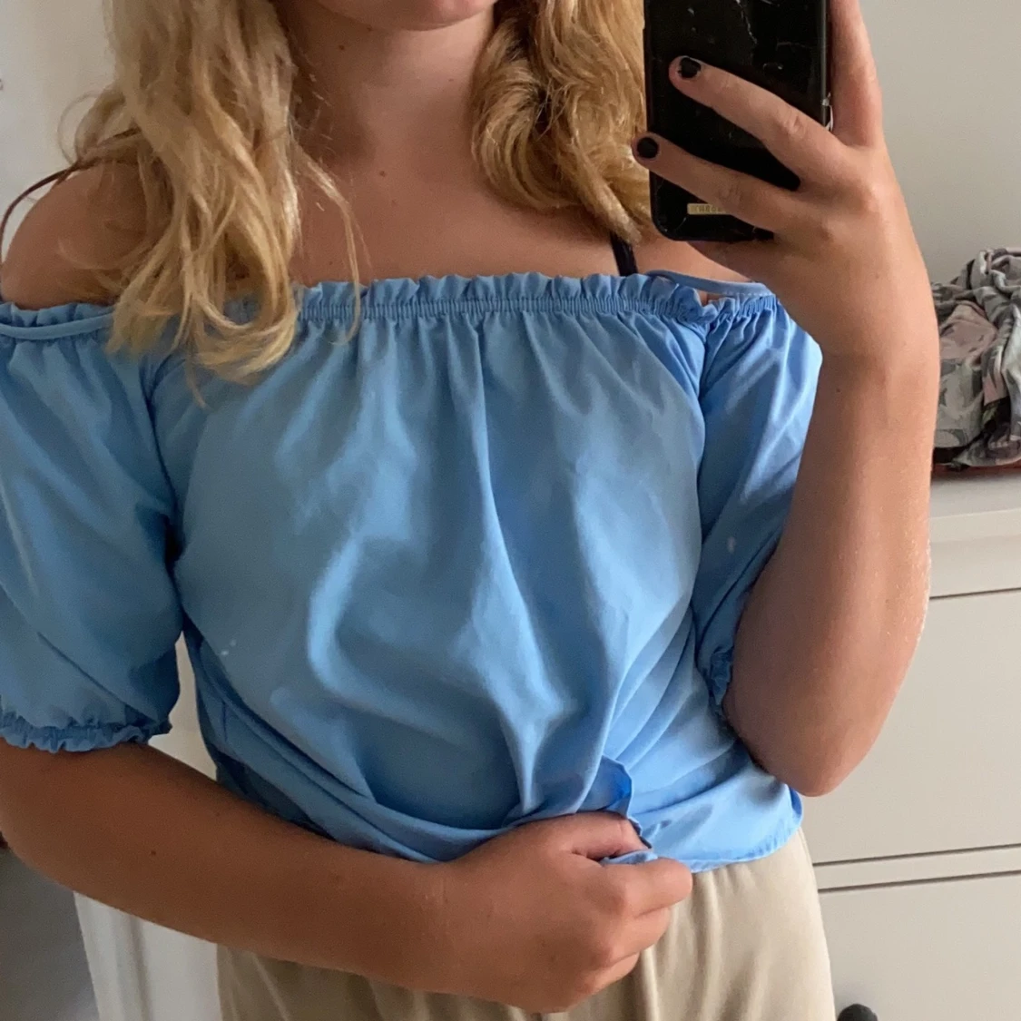En blå offshoulder i stl S