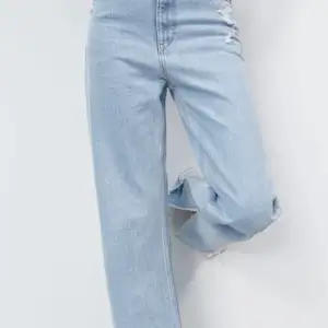 Zara jeans, helt slutsålda!!! Den som lägger högst bud får köpa jeansen 