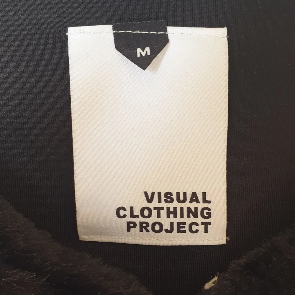 Pälsjacka köpt från MQ (MARQET) från Visual Clothing Project. Storlek M. I nyskick och säljer då den inte har kommit till användning. . Jackor.