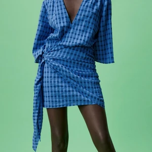 Oanvänd klänning - 🤍