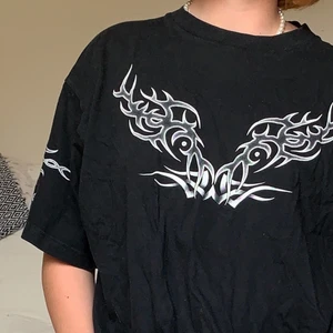 Tribal T-shirt - Säljer denna coola t-shirt i storlek XL!❤️