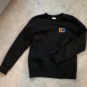 Tröja  - Hej tröja från hm som är köpt på man avdelningen, inga fläckar. Använd ca 3 gånger