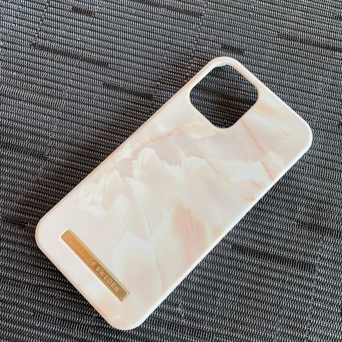 Idel of Sweden skal till iPhone 12❣️