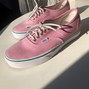 Vans sneakers  - Vans i nyskick, endast använda 1 gång. Strl 41. Köparen står för frakten. 