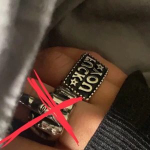 Ring - SÖKER!!! Denna ring med texten💕