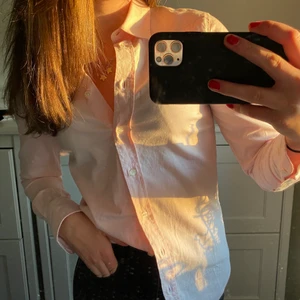 Ny Gant skjorta  - Helt oanvänd rosa Gant skjorta i 32, säljer då den tyvärr inte kommer till användning. (Nypris 1000 kr)