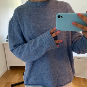 Stickad tröja - Stickad tröja från pull&bear! Jättefint skick. Stolek M. Säljer för 100kr + frakt 💞 