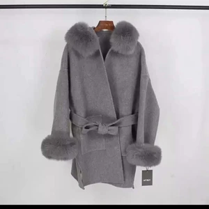 Kappa med päls - Hej prislappen är på har aldrig använt jackan säljer den pga fel färg storleken är S och jackan sitter så fiiin :)