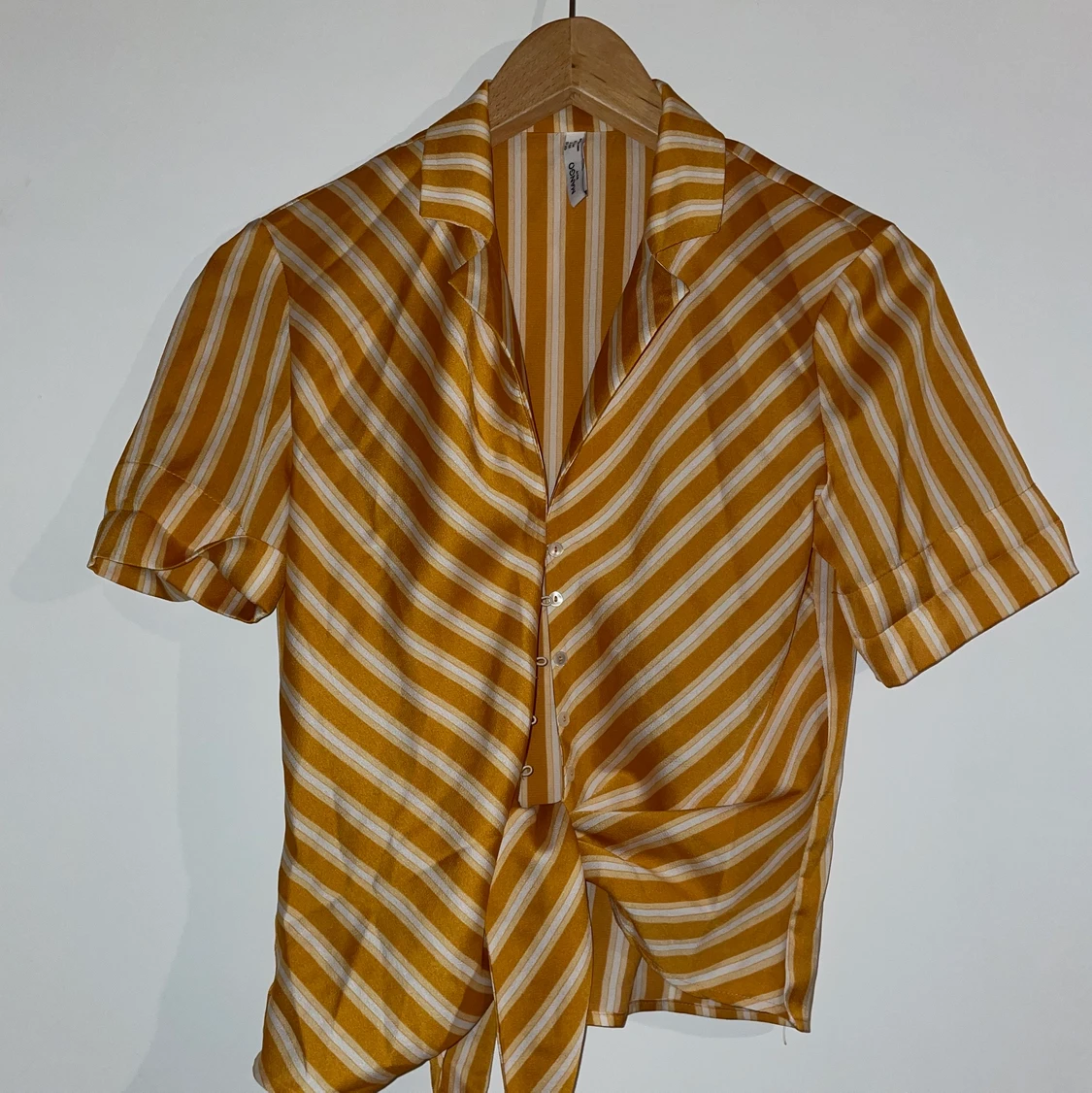 Satinskjorta från Mango