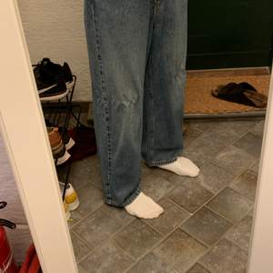 Exklusiva Lee x Weekday Jeans (breda) nypris: 800 Passar bra för nån från 170-180 cm