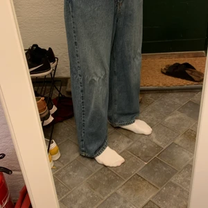 Lee x Weekday Jeans - Exklusiva Lee x Weekday Jeans (breda) nypris: 800 Passar bra för nån från 170-180 cm