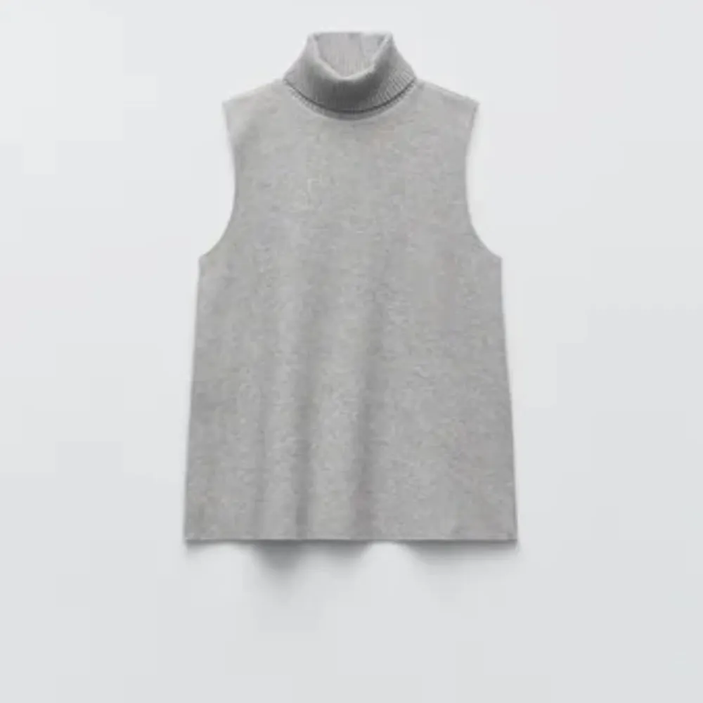Använd tröjan en gång. Tagit den i storlek L för att ha den lite oversized över en skjorta. . Tröjor & Koftor.