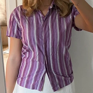 Skjorta - Asnajs skjorta köpt second hand. Funkar så snyggt till både kjol och byxor!