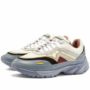 Axel Arigato Skor - Axel arigato skor i Storlek 38.5. Nypris 4100. Använda några gånger, bra kvalité. Låda och dust bag tillkommer. OBS! Frakt tillkommer