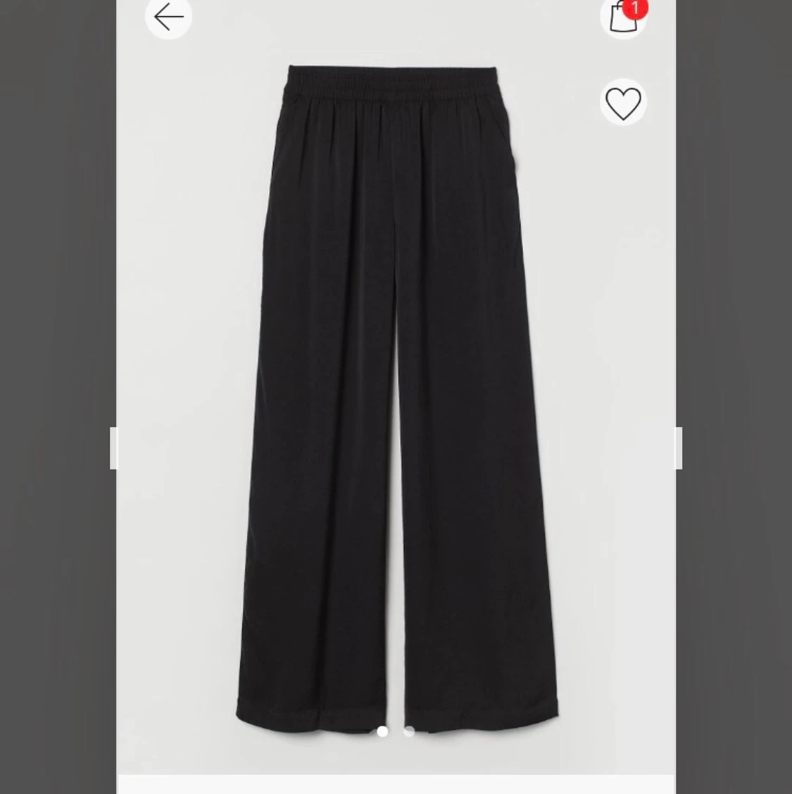 Ett par svarta byxor 