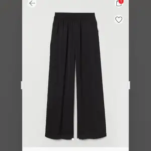 Svarta byxor från H&M🖤storlek 36🖤 säljer dom för 50kr+frakt