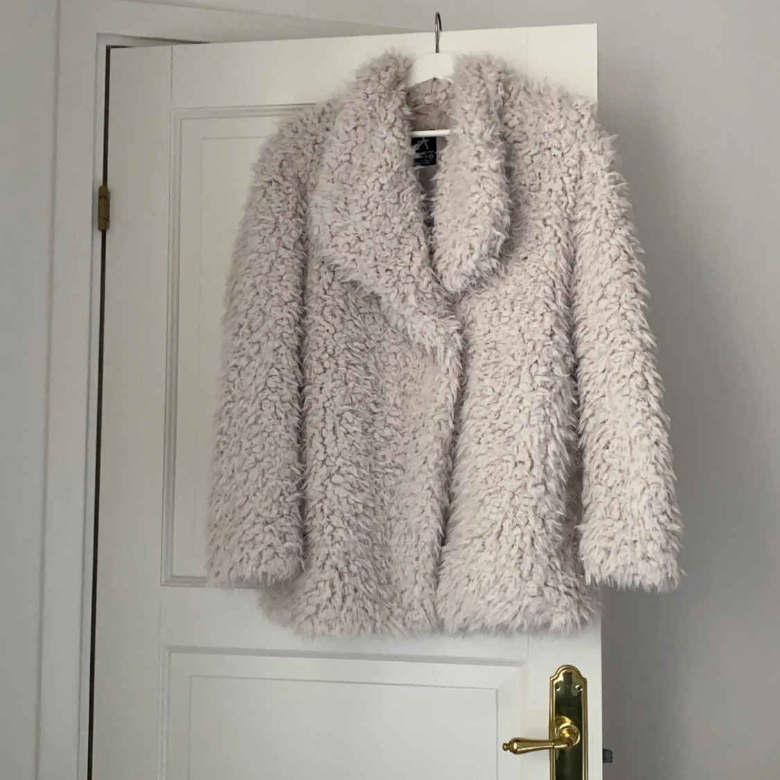 Mysig pälsjacka med krage