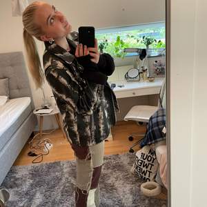 Ett par skitcoola jeans från Jaded London. Köpta för ca 700kr och har inga slitningar någonstans, alltså fint skick. Jag är 167cm lång och dessa är bra i längden 