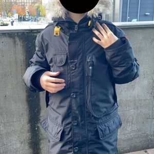 Parajumpers jacka right hand - En väldigt stor parajumpers jacka right hand