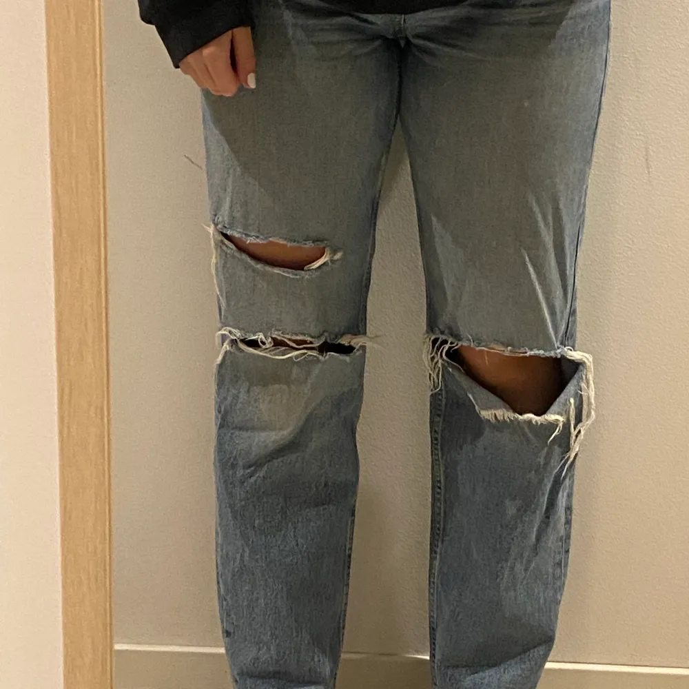Jättefina jeans från Gina. Dem är använda men fortfarande i ett fint skick! . Jeans & Byxor.