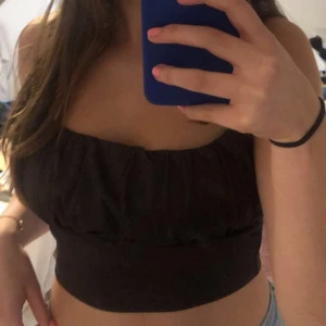 En mörkbrun topp helt oanvänd  - En brun topp i storlek S oanvänd endast testad, den är mer brun i verkligheten 