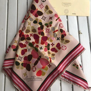 Louis Vuitton siden sjal - Louis Vuitton siden sjal. Limited edition. Kvitto finns 100% äkta Louis Vuitton