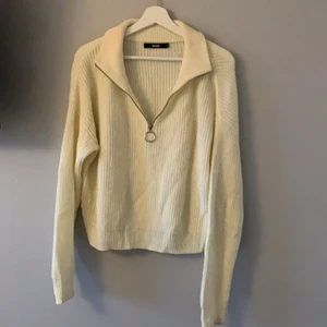 Tröja - Denna stickade tröja säljer jag nu. 