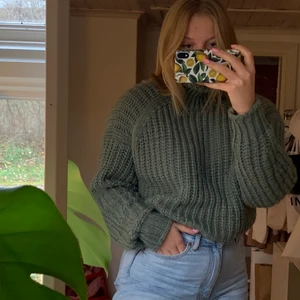Mysig tröja från H&M - Jättemysig tjock stickad tröja från H&M. Jättefin färg och nästan aldrig använd💞💞 Köparen står för frakten