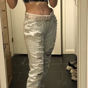 Boyfriend Jeans - Skitsnygga boyfriend jeans som är 100% bomull. Super sköna jeans men som tyvärr aldrig har blivit använda då dom är en aning för stora för mig. Frakt är inte inkluderat i priset.
